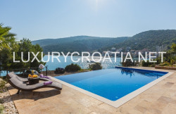 /c_images/thumb_2856410_2_Luxury-villa-with-pool-and-sea-view-in-Marina-Trogir56.jpg