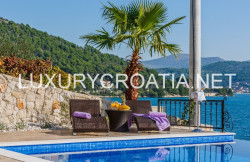 /c_images/thumb_2856410_4_Luxury-villa-with-pool-and-sea-view-in-Marina-Trogir50.jpg