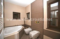 /c_images/thumb_2868682_3_Premium-Luxury-Istrian-Villa-8-18.jpg