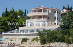 /c_images/thumb_2868700_4_Villa-with-a-Pool-Near-Trogir-13.jpg