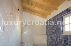 /c_images/thumb_2868741_2_rranean-House-with-an-Outdoor-Jacuzzi-Kastelir-Istria-10.jpg