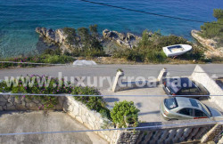 /c_images/thumb_2868765_1_Beachfront-House-Maslinica-Solta-Island-8.jpg