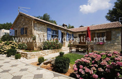/c_images/thumb_2868802_3_Apartment-Villa-with-a-Stone-House-Posedarje-Zadar-16.jpg