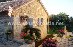/c_images/thumb_2868802_4_Apartment-Villa-with-a-Stone-House-Posedarje-Zadar-15.jpg
