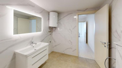 /c_images/thumb_2874843_3_bokarealty-img-usozm2hpty-budva-ville-1-bedroom-bathroom.jpg