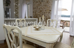 /c_images/thumb_2951028_1_Seaview-apartment-in-old-centre-of-Sibenik-for-sale23.jpg