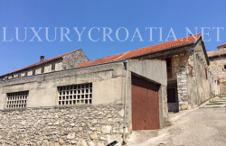 /c_images/thumb_2951111_2_uthentic-stone-family-house-in-old-town-island-Korcula-1.jpg