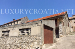 /c_images/thumb_2951111_2_uthentic-stone-family-house-in-old-town-island-Korcula-1.jpg