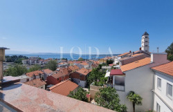 /c_images/thumb_3035936_1_1686050129_crikvenica-dvije-kuce-sa-osam-apartmana_24.jpg