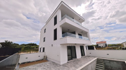/c_images/thumb_3045745_1_8796_malinska_dva_moderna_apartmana_s_bazenom_prodaja_21.jpg
