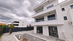 /c_images/thumb_3045745_2_8792_malinska_dva_moderna_apartmana_s_bazenom_prodaja_18.jpg