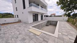 /c_images/thumb_3045745_4_8794_malinska_dva_moderna_apartmana_s_bazenom_prodaja_19.jpg