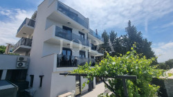 /c_images/thumb_3063276_3_1689674886_crikvenica-kuca-sa-osam-apartmana_6.jpeg