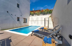 /c_images/thumb_3076266_1__moderan_dvoetazni_apartman_s_bazenom_miro_nekretnine_01.jpg