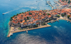 /c_images/thumb_3167086_1_220_korcula-yadran-croatian-resort-adriatic-sea-old-town.jpg