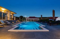 /c_images/thumb_3167203_1_1677502127_cdj753_pool_09.jpg