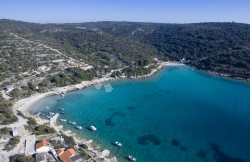 /c_images/thumb_3233683_1_d-croatia-stari-trogir-beach-adriatica-charter-day-tours.jpg