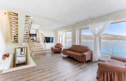 /c_images/thumb_3241232_3_g-ev7jhichyx-3240560-4-waterside-villa-with-3-apartments.jpg