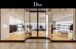 /c_images/thumb_3245824_2_38c1f2fb9a734d499fd84de4396f-dior-store-fashion-stores-2.jpg