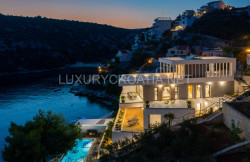 /c_images/thumb_3254090_2_Waterfront-luxury-villa-for-sale-Trogir-area-Croatia-66.jpg