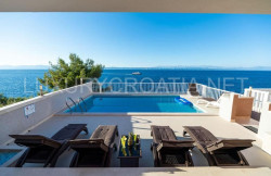 /c_images/thumb_3254092_1_Waterfront-house-with-pool-for-sale-on-island-Korcula-1.jpg