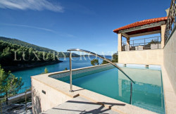 /c_images/thumb_3254098_2_Beach-front-villa-with-pool-for-sale-Korcula-55.jpg