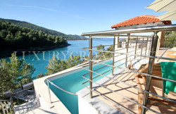 /c_images/thumb_3254098_3_Beach-front-villa-with-pool-for-sale-Korcula-63.jpg