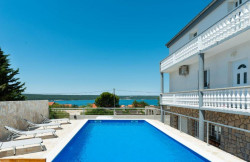/c_images/thumb_3267597_1_ing-pool-residence-with-panoramic-sea-views-for-sale-5-1.jpg