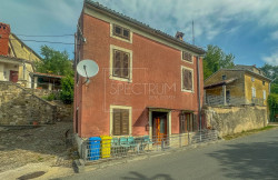 /c_images/thumb_3297662_1_1713874875_motovun-kuca-sa-lijepim-pogledom-na-prirodu.jpg