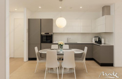 /c_images/thumb_3299543_3_nline-img-jdru2xjoe8-two-bedroom-sunny-hill-line-32s2-3-.jpg