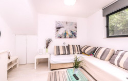 /c_images/thumb_3301282_3_8_malinska_lijepo_ureden_apartman_u_prizemlju_prodaja_01.jpg