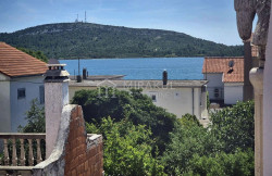 /c_images/thumb_3310865_1_ne-pirovac-kuca-na-dobroj-lokaciji-s-pogledom-na-more-18.jpg