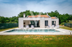 /c_images/thumb_3318014_1_18879495_labin-kuca-bazen-house-haus-pool-casa-piscina-1.jpg