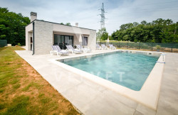 /c_images/thumb_3318014_3_18890631_labin-kuca-bazen-house-haus-pool-casa-piscina02.jpg