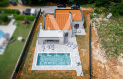 /c_images/thumb_3318014_4_420797_labin-kuca-bazen-house-haus-pool-casa-piscina-675.jpg