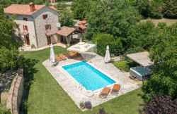 /c_images/thumb_3320685_1_1692616254_porec-kamena-vila-40.jpg