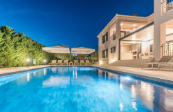 /c_images/thumb_3321057_2_06042022105521_villa-adora---110-.jpg