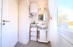 /c_images/thumb_3332979_4_1720507987_vrbnik_centar_kuca_s_dva_apartmana_prodaja_04.jpg