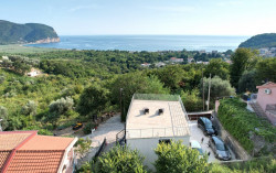 /c_images/thumb_3357386_4_-in-budva-pool-sea-view-montenegro-www.adriastone.com_23.jpg