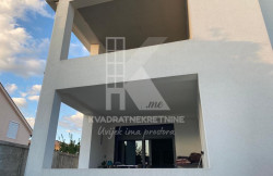 /c_images/thumb_3361876_4_3582_lzVf_Prodaja_Kuca_Podgorica.jpg