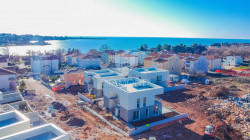 /c_images/thumb_3385120_1_1741603100_novigrad-stan-200-metara-do-mora-2.jpg