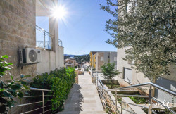 /c_images/thumb_3386376_3_-aubx3q56s0-apartament-1sp-kompleks-s-basseynom-tivat-37.jpg