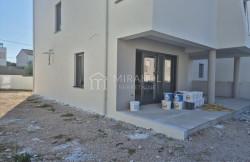 /c_images/thumb_3387055_2_8_nekretnine-vodice-novogradnja-moderan-stan-sa-vrtom-10.jpg