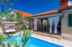 /c_images/thumb_3398828_3_1722933706_vila-barbariga_3.jpg