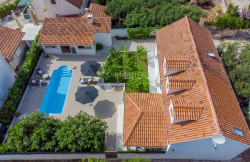 /c_images/thumb_3426851_2_1731415439_dji_0466_villa_bellezza_milna.jpg