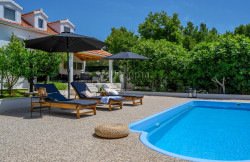 /c_images/thumb_3426851_3_1731415497_lsb_6167_villa_bellezza_milna.jpg