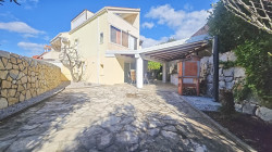 /c_images/thumb_3431576_3_steni_apartman_u_prizemlju_na_dobroj_lokaciji_prodaja_02.jpg