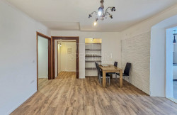 /c_images/thumb_3439911_2_1740141434_buje-renovated-apartment-in-the-center.jpg