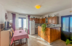 /c_images/thumb_3443452_2_1733216758_verteneglio-casa-spaziosa-con-vista-sul-mare.jpg