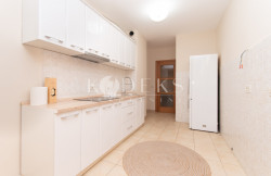 /c_images/thumb_3470782_4_je-podgorica-gorica-c-four-bedrooms-apartment-for-rent-4.jpg
